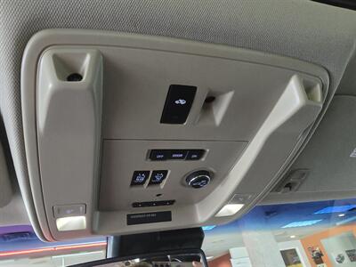 2016 Cadillac Escalade ESV Luxury Collection   - Photo 32 - Hamilton, OH 45015