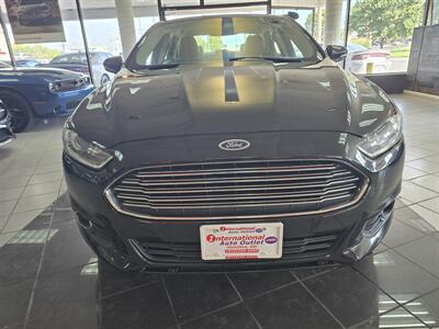 2015 Ford Fusion SE   - Photo 2 - Hamilton, OH 45015