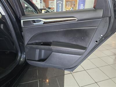 2015 Ford Fusion SE   - Photo 15 - Hamilton, OH 45015