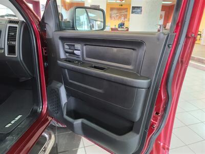 2017 RAM 1500 Express-CREW CAB-4X4-HEMI   - Photo 13 - Hamilton, OH 45015