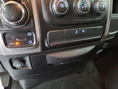 2017 RAM 1500 Express-CREW CAB-4X4-HEMI   - Photo 23 - Hamilton, OH 45015