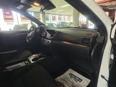 2021 Honda Passport Sport   - Photo 13 - Hamilton, OH 45015