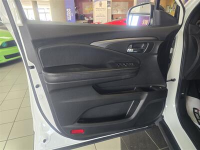 2021 Honda Passport Sport   - Photo 7 - Hamilton, OH 45015