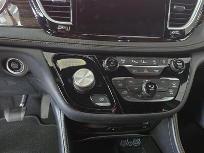 2022 Chrysler Pacifica Pinnacle 4DR MINI-VAN   - Photo 27 - Hamilton, OH 45015