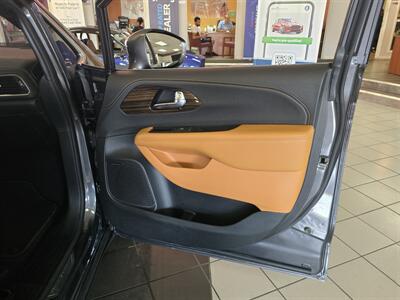 2022 Chrysler Pacifica Pinnacle 4DR MINI-VAN   - Photo 14 - Hamilton, OH 45015
