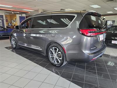 2022 Chrysler Pacifica Pinnacle 4DR MINI-VAN   - Photo 6 - Hamilton, OH 45015