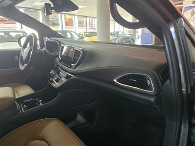 2022 Chrysler Pacifica Pinnacle 4DR MINI-VAN   - Photo 15 - Hamilton, OH 45015