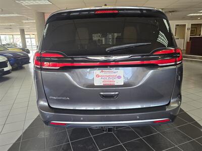 2022 Chrysler Pacifica Pinnacle 4DR MINI-VAN   - Photo 5 - Hamilton, OH 45015