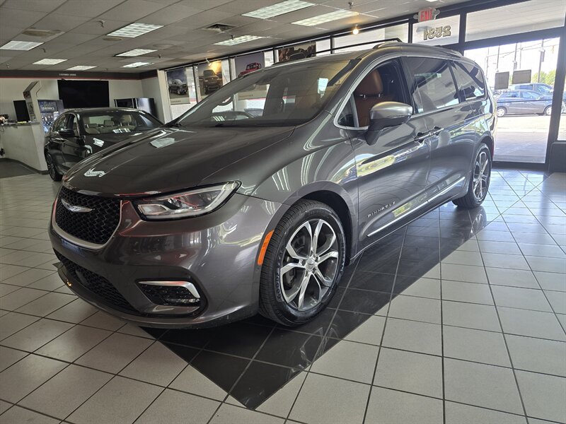 2022 Chrysler Pacifica Pinnacle 4DR MINI-VAN   - Photo 1 - Hamilton, OH 45015