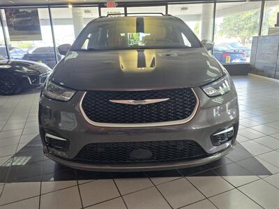 2022 Chrysler Pacifica Pinnacle 4DR MINI-VAN   - Photo 2 - Hamilton, OH 45015