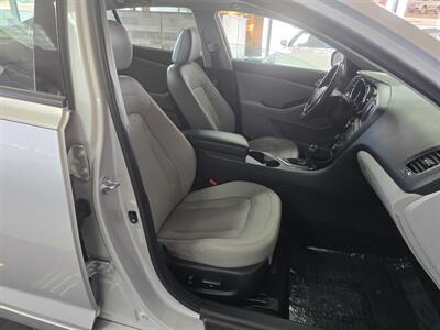 2011 Kia Optima EX   - Photo 15 - Hamilton, OH 45015