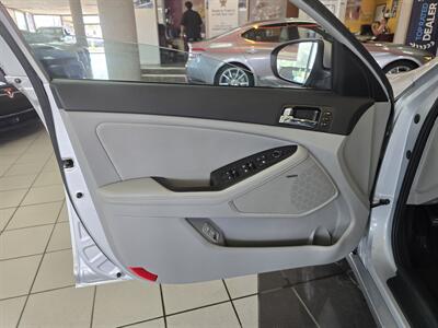 2011 Kia Optima EX   - Photo 8 - Hamilton, OH 45015