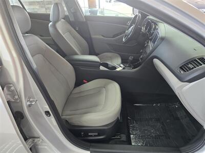 2011 Kia Optima EX   - Photo 16 - Hamilton, OH 45015