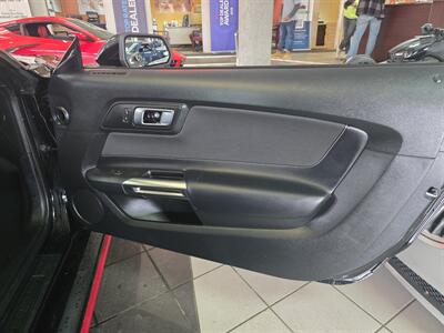 2019 Ford Mustang EcoBoost  2DR COUPE   - Photo 11 - Hamilton, OH 45015