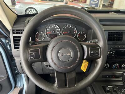 2012 Jeep Liberty Sport 4DR SUV 4X4   - Photo 14 - Hamilton, OH 45015