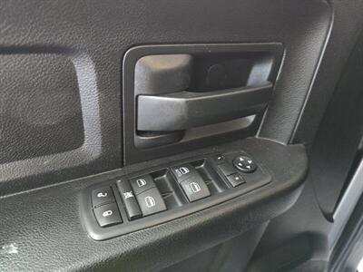 2013 RAM 1500 Express-QUAD CAB-4X4-HEMI   - Photo 22 - Hamilton, OH 45015