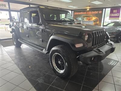 2020 Jeep Gladiator Sport CREW PICKUP 4X4   - Photo 3 - Hamilton, OH 45015