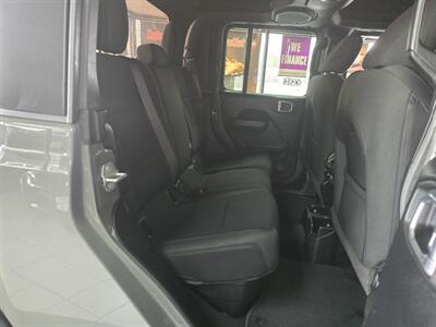 2020 Jeep Gladiator Sport CREW PICKUP 4X4   - Photo 16 - Hamilton, OH 45015