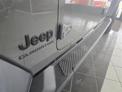 2020 Jeep Gladiator Sport CREW PICKUP 4X4   - Photo 26 - Hamilton, OH 45015