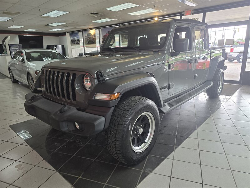 2020 Jeep Gladiator Sport CREW PICKUP 4X4   - Photo 1 - Hamilton, OH 45015