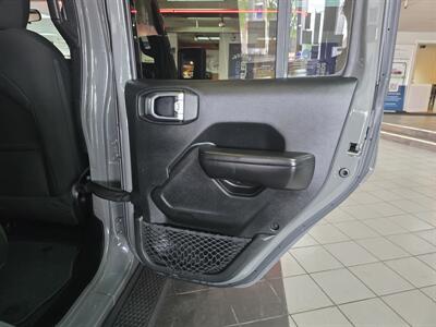 2020 Jeep Gladiator Sport CREW PICKUP 4X4   - Photo 15 - Hamilton, OH 45015