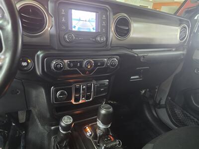 2020 Jeep Gladiator Sport CREW PICKUP 4X4   - Photo 24 - Hamilton, OH 45015