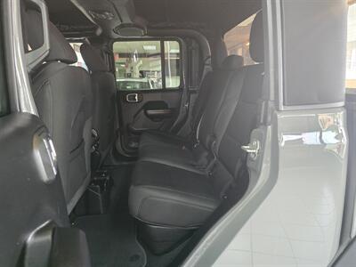2020 Jeep Gladiator Sport CREW PICKUP 4X4   - Photo 11 - Hamilton, OH 45015