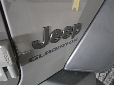 2020 Jeep Gladiator Sport CREW PICKUP 4X4   - Photo 31 - Hamilton, OH 45015