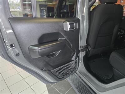 2020 Jeep Gladiator Sport CREW PICKUP 4X4   - Photo 10 - Hamilton, OH 45015