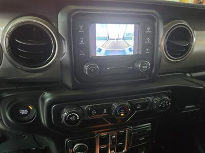 2020 Jeep Gladiator Sport CREW PICKUP 4X4   - Photo 23 - Hamilton, OH 45015