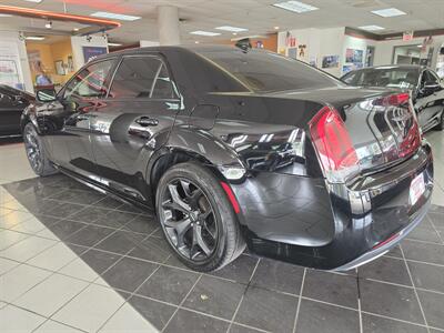 2022 Chrysler 300 Series Touring L 4DR SEDAN   - Photo 6 - Hamilton, OH 45015