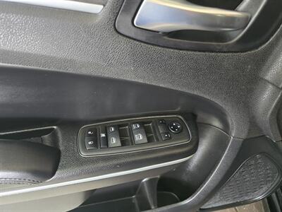 2022 Chrysler 300 Series Touring L 4DR SEDAN   - Photo 17 - Hamilton, OH 45015