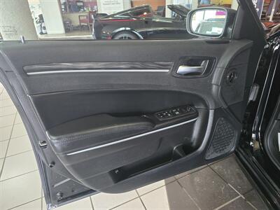 2022 Chrysler 300 Series Touring L 4DR SEDAN   - Photo 7 - Hamilton, OH 45015
