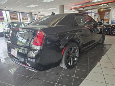 2022 Chrysler 300 Series Touring L 4DR SEDAN   - Photo 4 - Hamilton, OH 45015