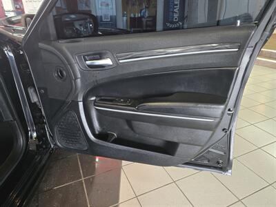 2022 Chrysler 300 Series Touring L 4DR SEDAN   - Photo 12 - Hamilton, OH 45015