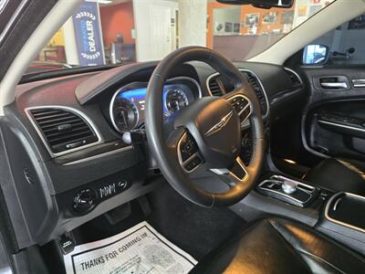 2022 Chrysler 300 Series Touring L 4DR SEDAN   - Photo 8 - Hamilton, OH 45015