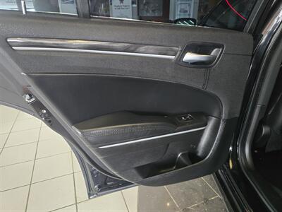 2022 Chrysler 300 Series Touring L 4DR SEDAN   - Photo 10 - Hamilton, OH 45015