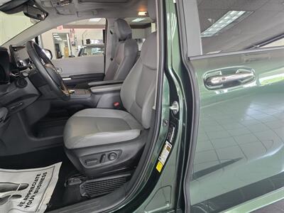 2024 Toyota Sienna XLE 8-Passenger 4DR MINI-VAN   - Photo 9 - Hamilton, OH 45015