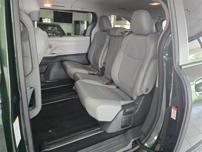 2024 Toyota Sienna XLE 8-Passenger 4DR MINI-VAN   - Photo 10 - Hamilton, OH 45015