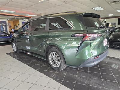2024 Toyota Sienna XLE 8-Passenger 4DR MINI-VAN   - Photo 6 - Hamilton, OH 45015