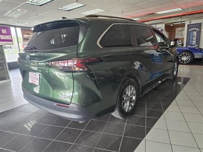 2024 Toyota Sienna XLE 8-Passenger 4DR MINI-VAN   - Photo 4 - Hamilton, OH 45015