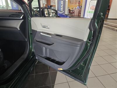 2024 Toyota Sienna XLE 8-Passenger 4DR MINI-VAN   - Photo 12 - Hamilton, OH 45015