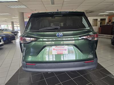 2024 Toyota Sienna XLE 8-Passenger 4DR MINI-VAN   - Photo 5 - Hamilton, OH 45015
