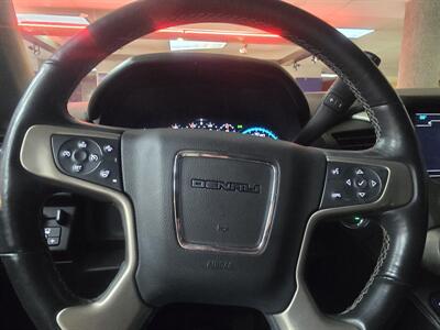 2017 GMC Yukon XL Denali 4DR SUV AWD/V8   - Photo 31 - Hamilton, OH 45015