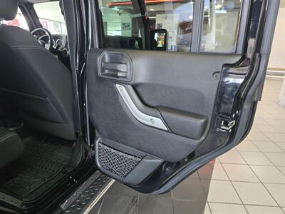 2016 Jeep Wrangler Unlimited Sahara 4DR SUV 4X4   - Photo 16 - Hamilton, OH 45015