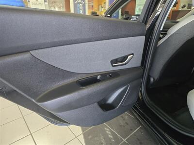 2024 Hyundai Elantra Limited 4DR SEDAN   - Photo 10 - Hamilton, OH 45015