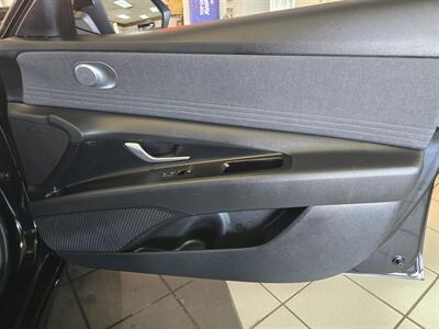2024 Hyundai Elantra Limited 4DR SEDAN   - Photo 12 - Hamilton, OH 45015