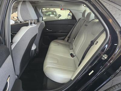 2024 Hyundai Elantra Limited 4DR SEDAN   - Photo 11 - Hamilton, OH 45015