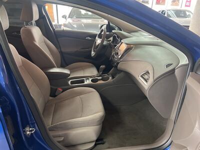 2018 Chevrolet Cruze LT Auto 4DR SEDAN   - Photo 20 - Hamilton, OH 45015