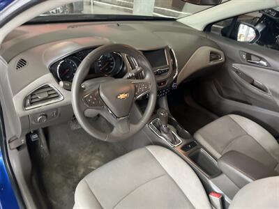 2018 Chevrolet Cruze LT Auto 4DR SEDAN   - Photo 12 - Hamilton, OH 45015